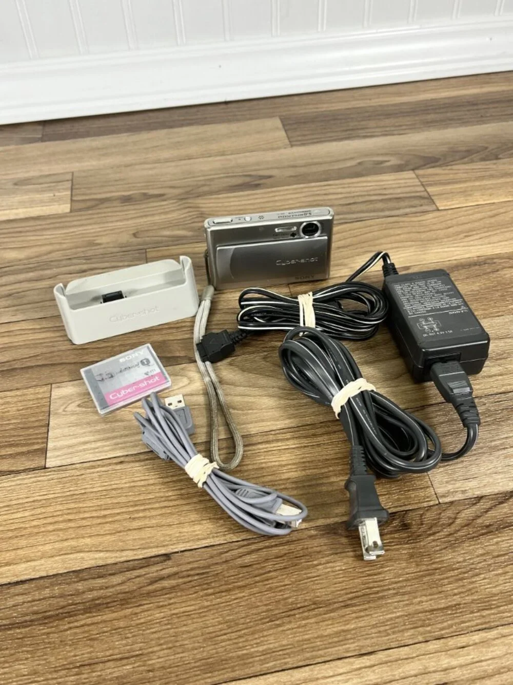 Sony Cyber-shot DSC-T1 5.0MP Digital Camera Silver Tested With Dock, Memory Card